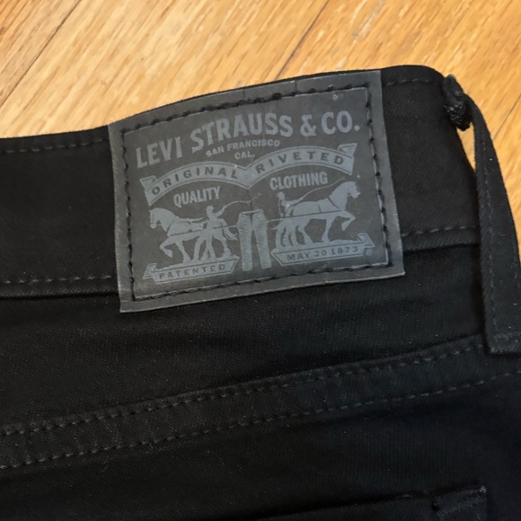 Levi's Women’s 314 Shaping Straight Black Jeans - 28 - Picture 6 of 16